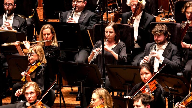The Sydney Symphony Orchestra Performs Dvořák and Strauss